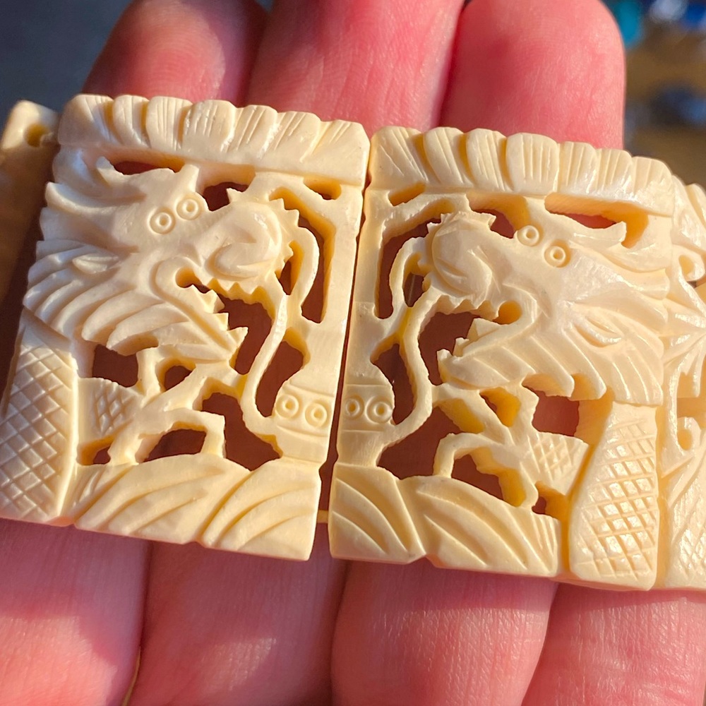 Beautiful Antique Asian carved Double Dragon stretch bracelet, Bone/Bovine